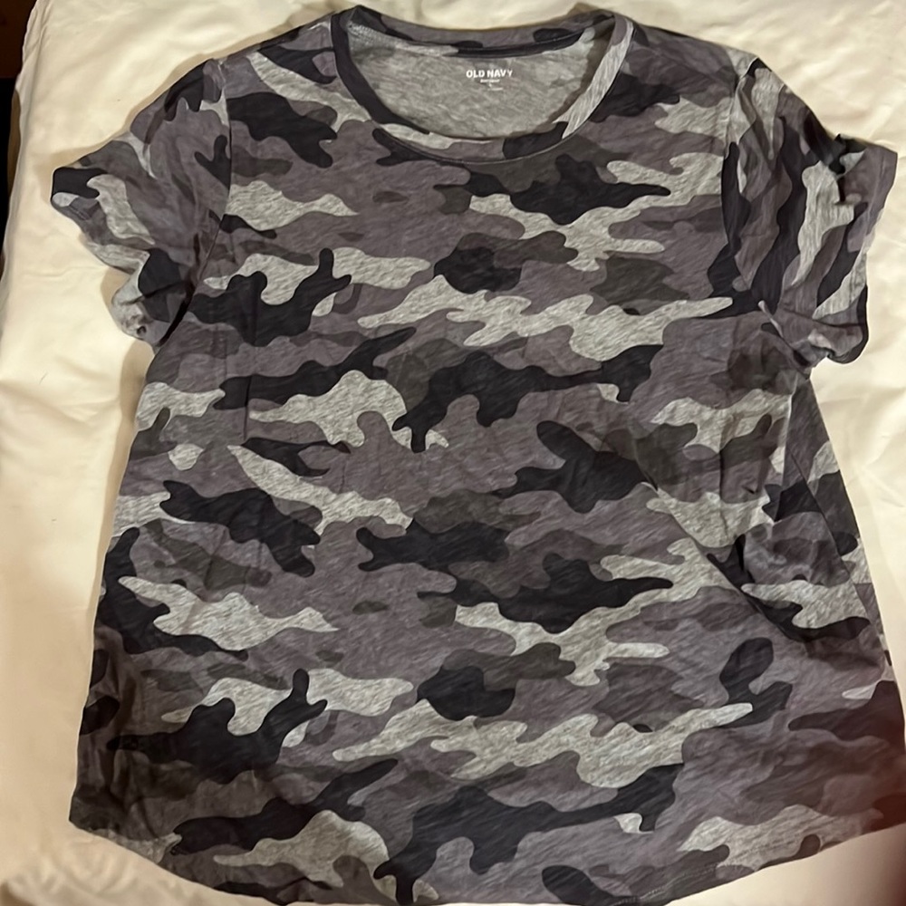 Old Navy, Large Camo T-shirt